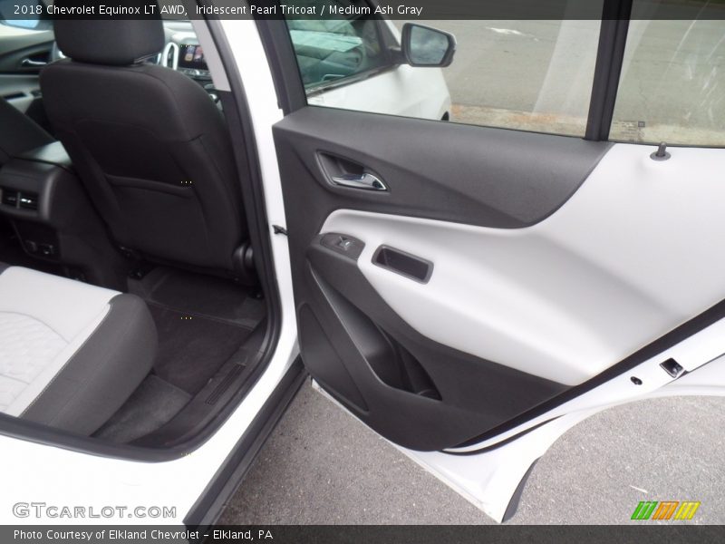 Iridescent Pearl Tricoat / Medium Ash Gray 2018 Chevrolet Equinox LT AWD