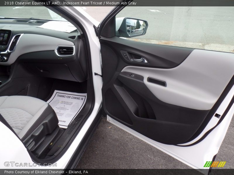 Iridescent Pearl Tricoat / Medium Ash Gray 2018 Chevrolet Equinox LT AWD