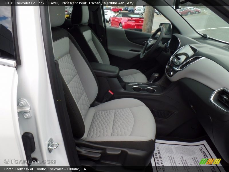 Iridescent Pearl Tricoat / Medium Ash Gray 2018 Chevrolet Equinox LT AWD