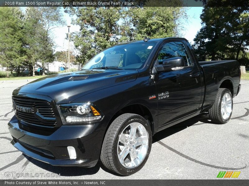 Front 3/4 View of 2018 1500 Sport Regular Cab