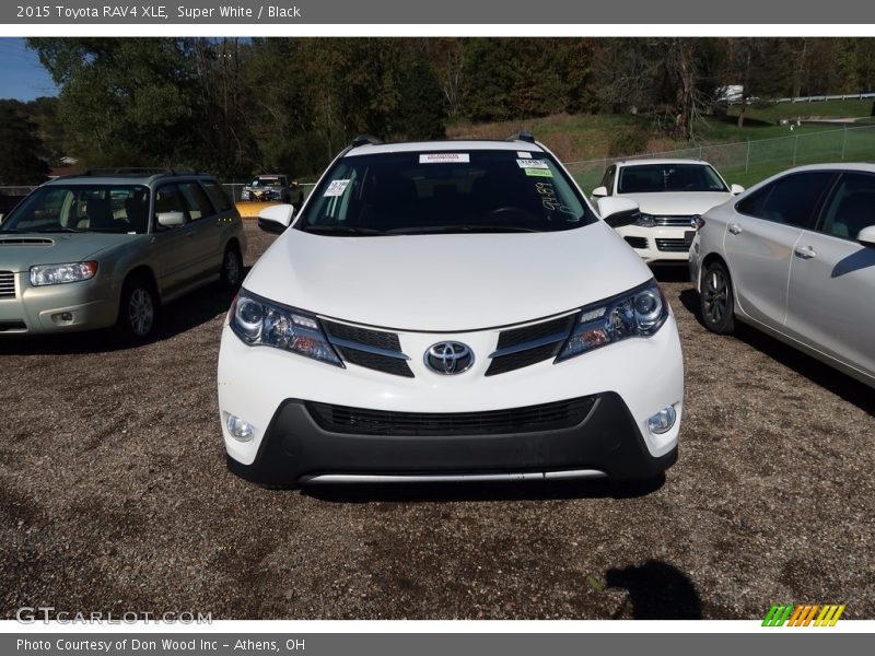 Super White / Black 2015 Toyota RAV4 XLE