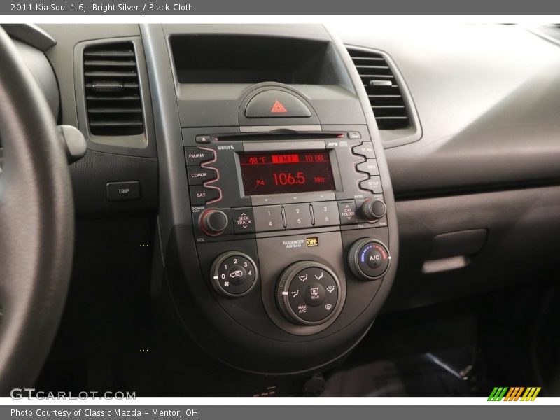 Bright Silver / Black Cloth 2011 Kia Soul 1.6