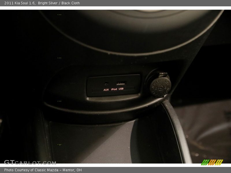 Bright Silver / Black Cloth 2011 Kia Soul 1.6