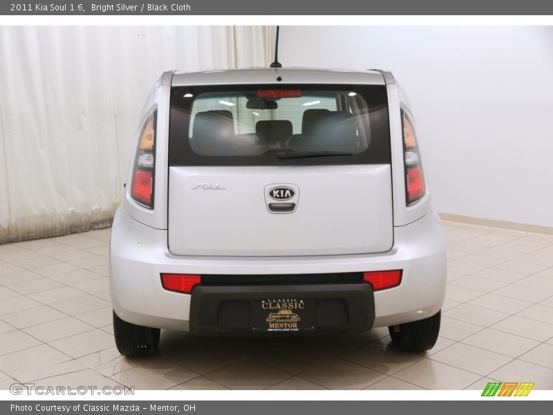 Bright Silver / Black Cloth 2011 Kia Soul 1.6
