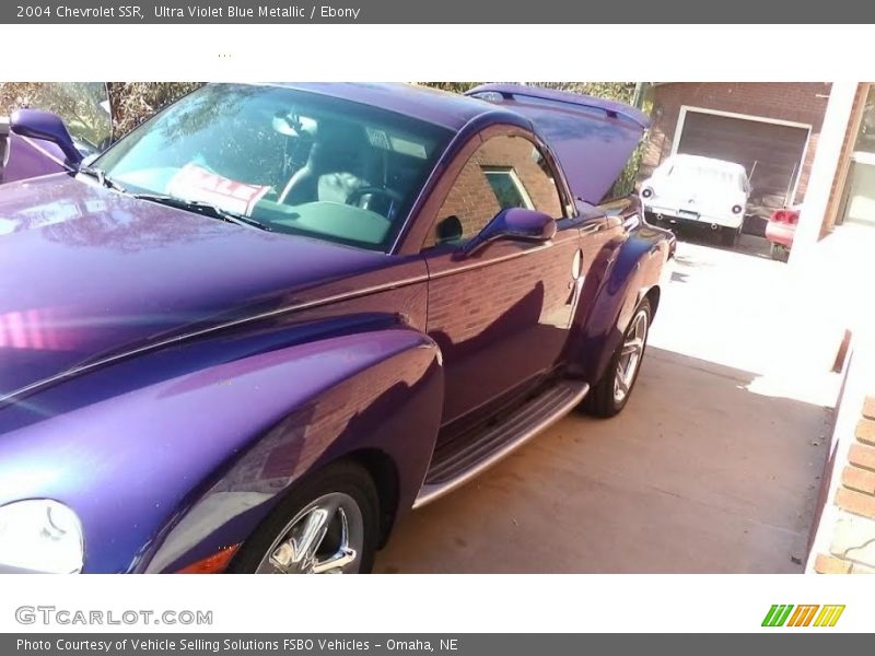 Ultra Violet Blue Metallic / Ebony 2004 Chevrolet SSR