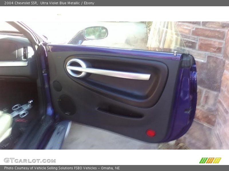 Ultra Violet Blue Metallic / Ebony 2004 Chevrolet SSR