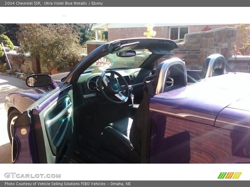 Ultra Violet Blue Metallic / Ebony 2004 Chevrolet SSR