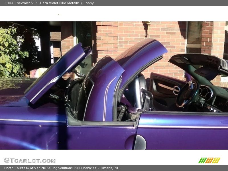 Ultra Violet Blue Metallic / Ebony 2004 Chevrolet SSR