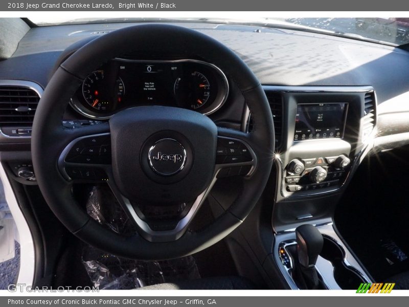 Bright White / Black 2018 Jeep Grand Cherokee Laredo