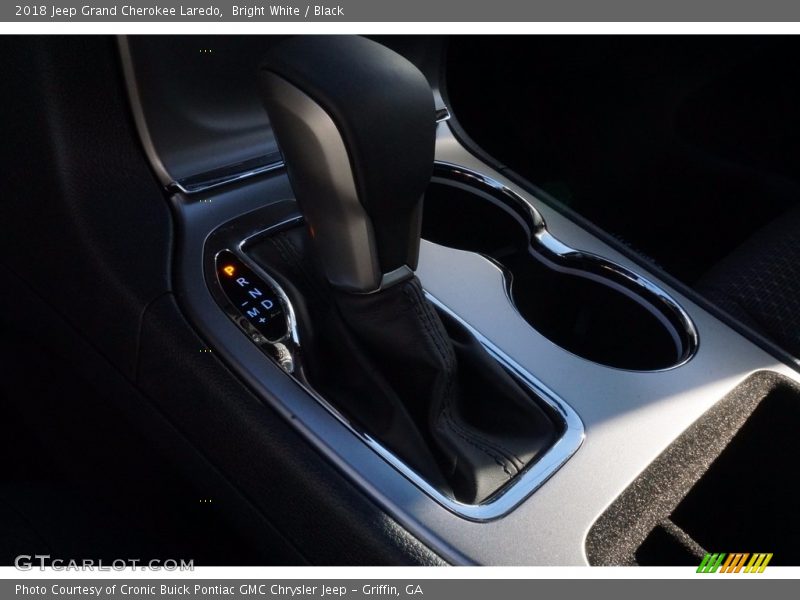Bright White / Black 2018 Jeep Grand Cherokee Laredo
