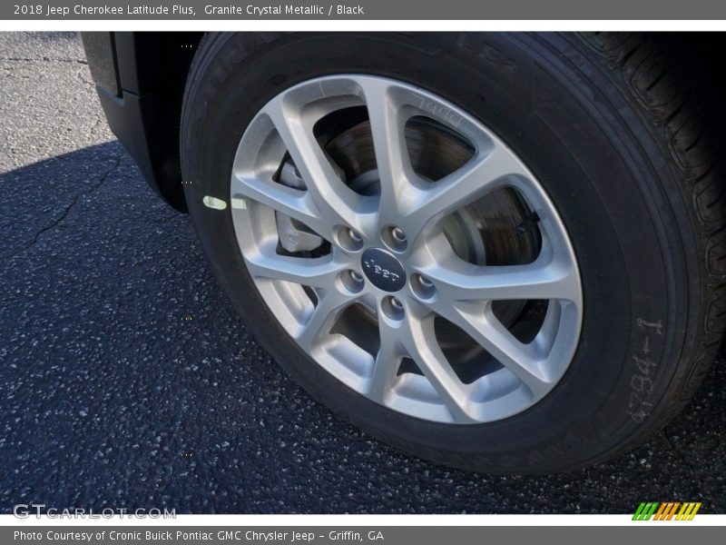 Granite Crystal Metallic / Black 2018 Jeep Cherokee Latitude Plus