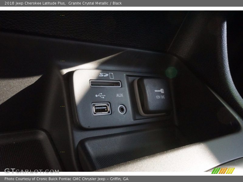 Granite Crystal Metallic / Black 2018 Jeep Cherokee Latitude Plus