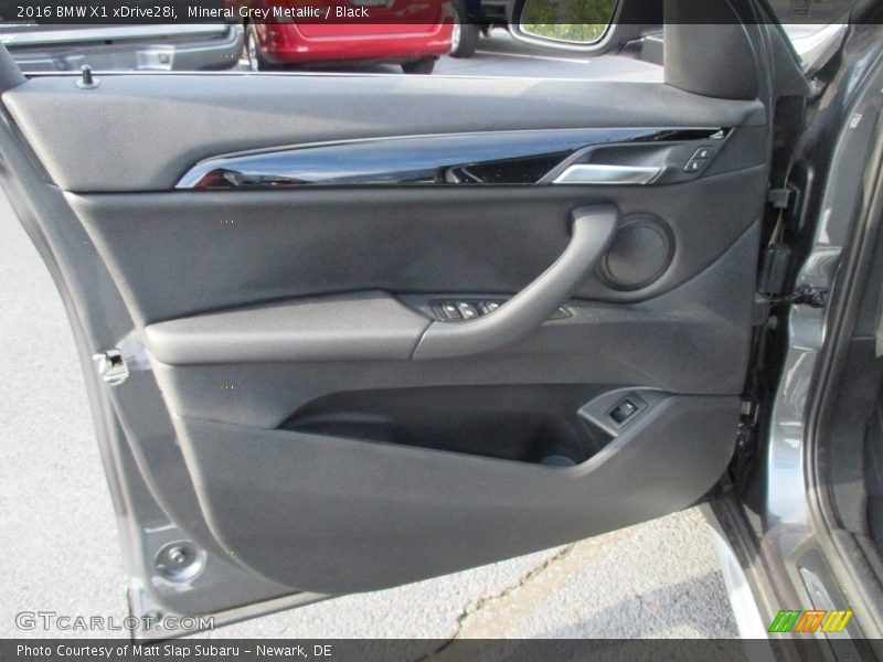 Mineral Grey Metallic / Black 2016 BMW X1 xDrive28i