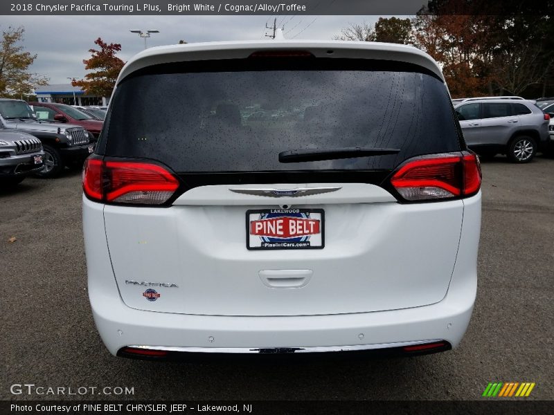 Bright White / Cognac/Alloy/Toffee 2018 Chrysler Pacifica Touring L Plus