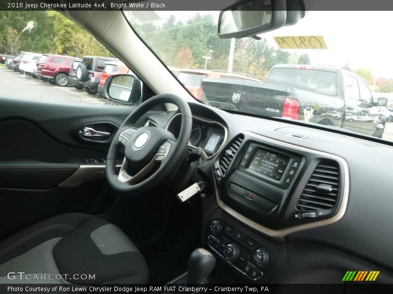 Bright White / Black 2018 Jeep Cherokee Latitude 4x4