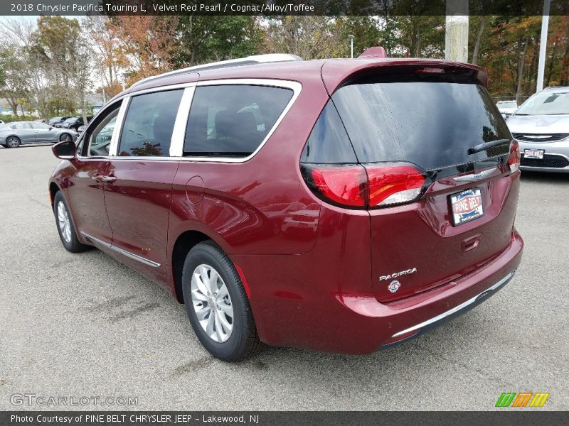 Velvet Red Pearl / Cognac/Alloy/Toffee 2018 Chrysler Pacifica Touring L