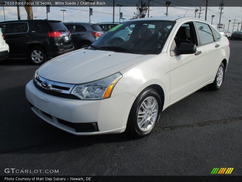 White Suede / Charcoal Black 2010 Ford Focus SE Sedan
