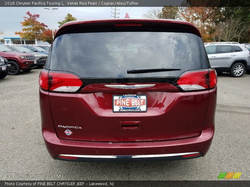 Velvet Red Pearl / Cognac/Alloy/Toffee 2018 Chrysler Pacifica Touring L