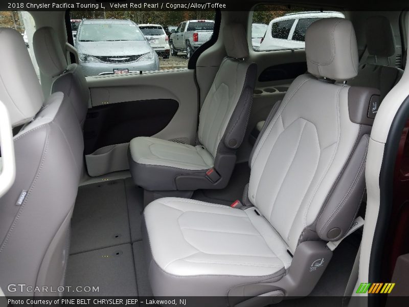 Velvet Red Pearl / Cognac/Alloy/Toffee 2018 Chrysler Pacifica Touring L