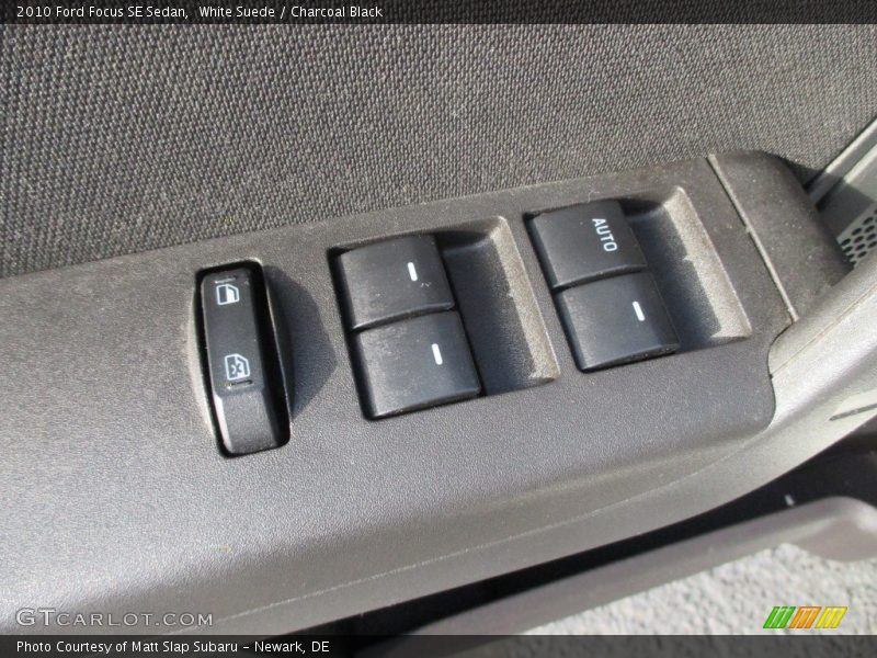 White Suede / Charcoal Black 2010 Ford Focus SE Sedan