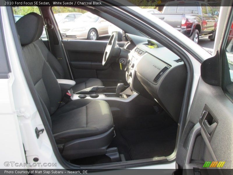 White Suede / Charcoal Black 2010 Ford Focus SE Sedan