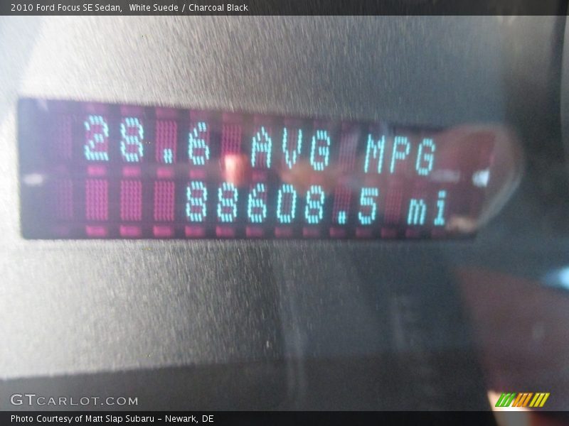 White Suede / Charcoal Black 2010 Ford Focus SE Sedan