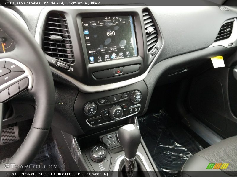 Bright White / Black 2018 Jeep Cherokee Latitude 4x4