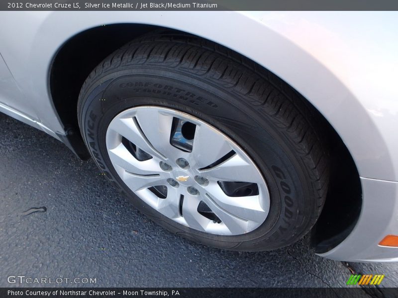 Silver Ice Metallic / Jet Black/Medium Titanium 2012 Chevrolet Cruze LS
