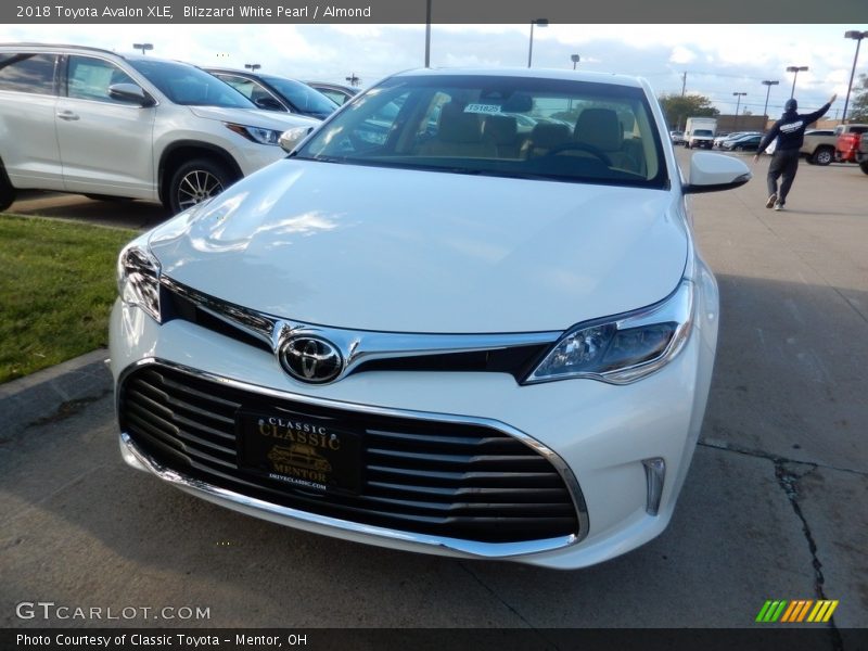 Blizzard White Pearl / Almond 2018 Toyota Avalon XLE