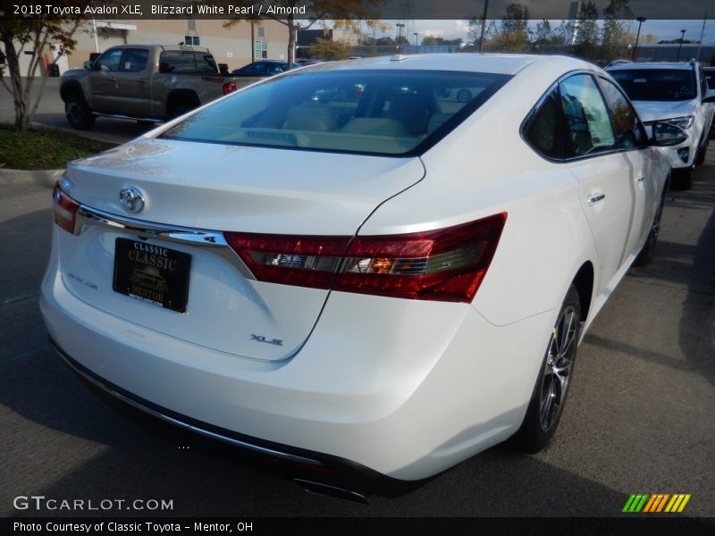 Blizzard White Pearl / Almond 2018 Toyota Avalon XLE