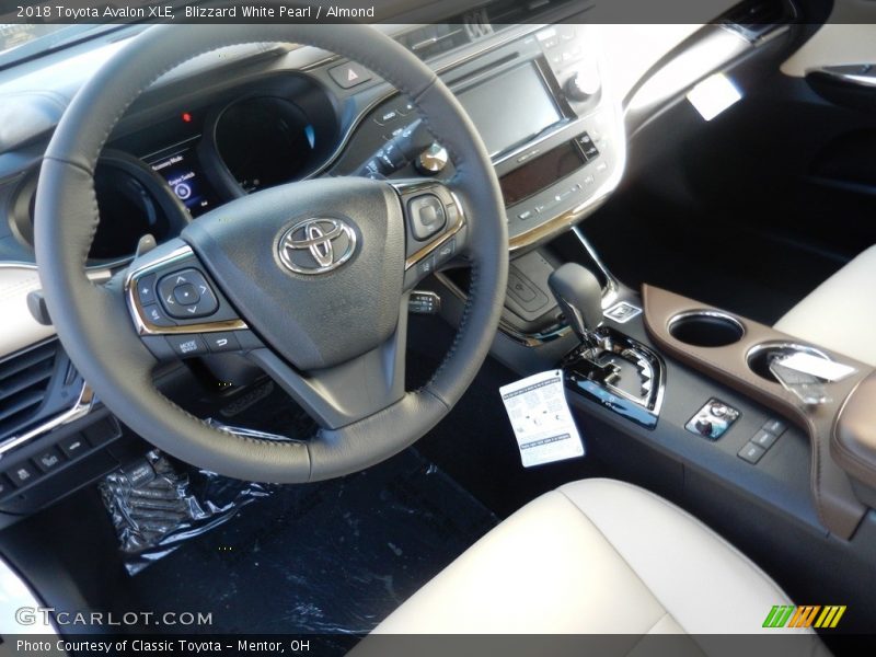 Blizzard White Pearl / Almond 2018 Toyota Avalon XLE