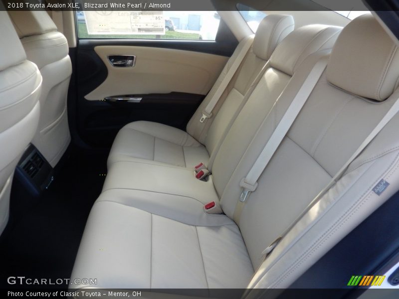 Blizzard White Pearl / Almond 2018 Toyota Avalon XLE