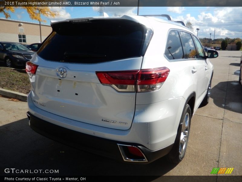 Blizzard White Pearl / Ash 2018 Toyota Highlander Limited AWD