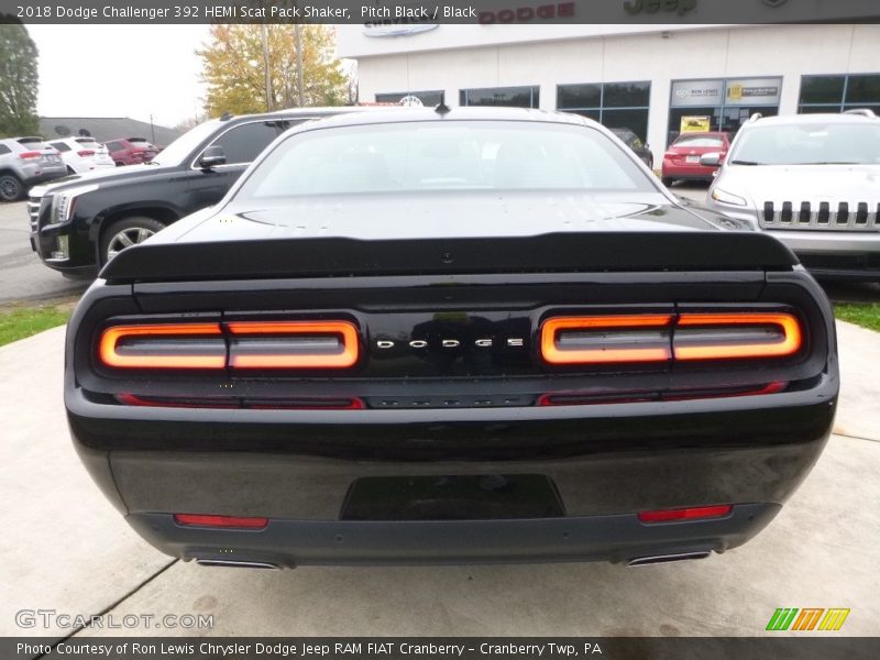 Pitch Black / Black 2018 Dodge Challenger 392 HEMI Scat Pack Shaker