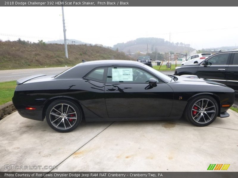 Pitch Black / Black 2018 Dodge Challenger 392 HEMI Scat Pack Shaker