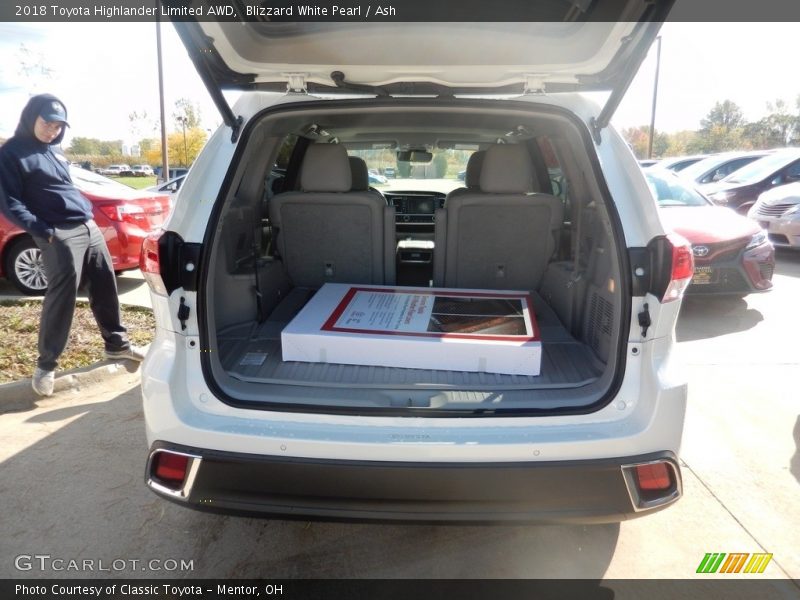 Blizzard White Pearl / Ash 2018 Toyota Highlander Limited AWD
