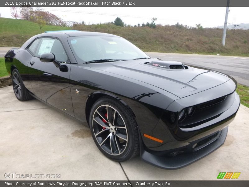 Front 3/4 View of 2018 Challenger 392 HEMI Scat Pack Shaker