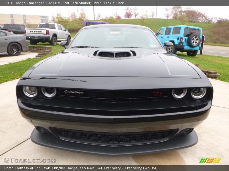 Pitch Black / Black 2018 Dodge Challenger 392 HEMI Scat Pack Shaker