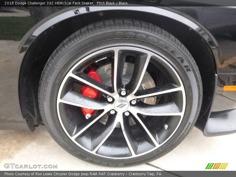 Pitch Black / Black 2018 Dodge Challenger 392 HEMI Scat Pack Shaker