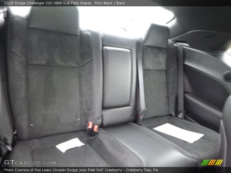 Pitch Black / Black 2018 Dodge Challenger 392 HEMI Scat Pack Shaker