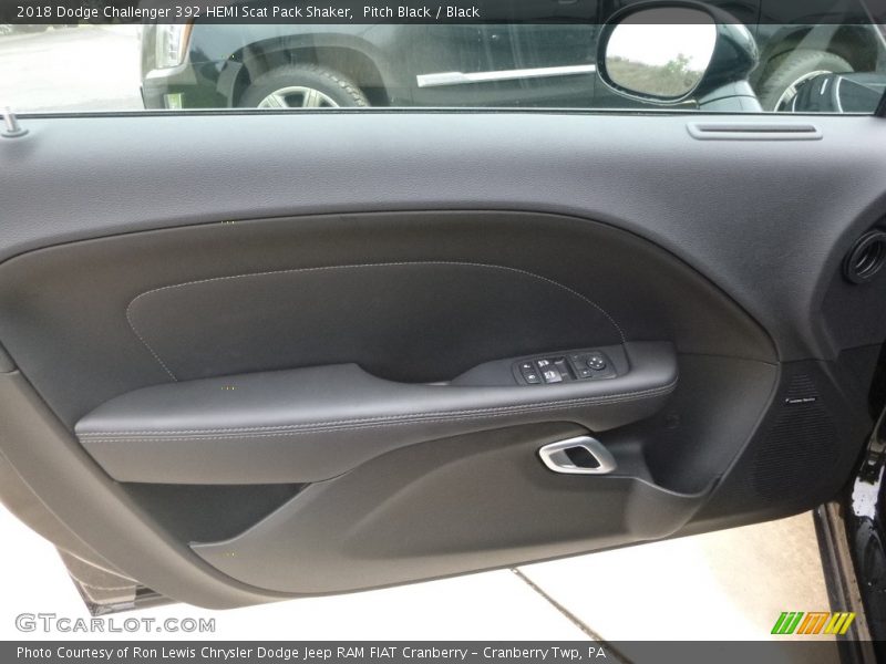 Pitch Black / Black 2018 Dodge Challenger 392 HEMI Scat Pack Shaker