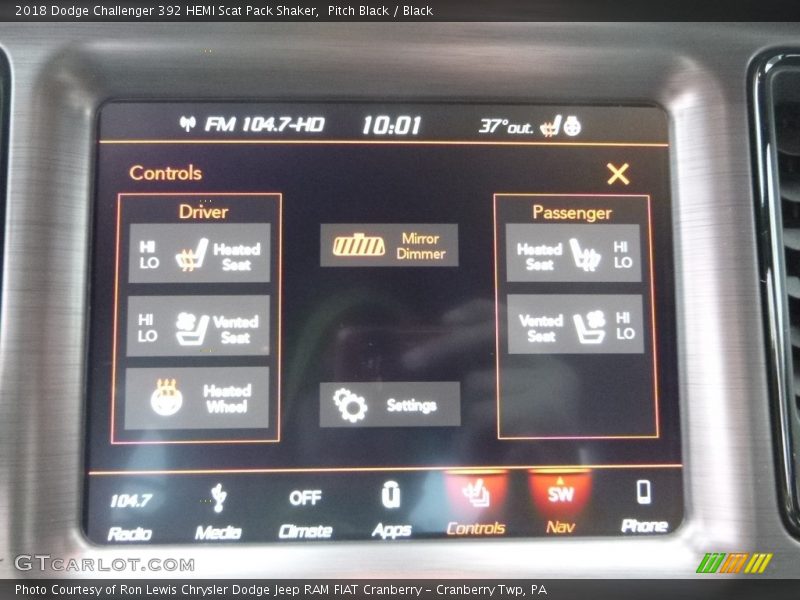 Pitch Black / Black 2018 Dodge Challenger 392 HEMI Scat Pack Shaker