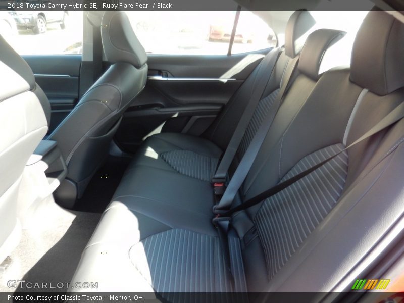 Ruby Flare Pearl / Black 2018 Toyota Camry Hybrid SE