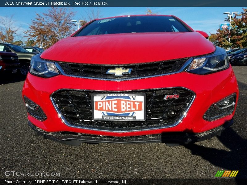 Red Hot / Jet Black 2018 Chevrolet Cruze LT Hatchback