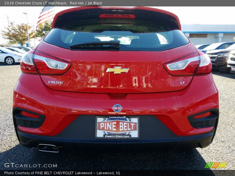 Red Hot / Jet Black 2018 Chevrolet Cruze LT Hatchback