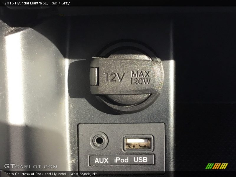 Red / Gray 2016 Hyundai Elantra SE
