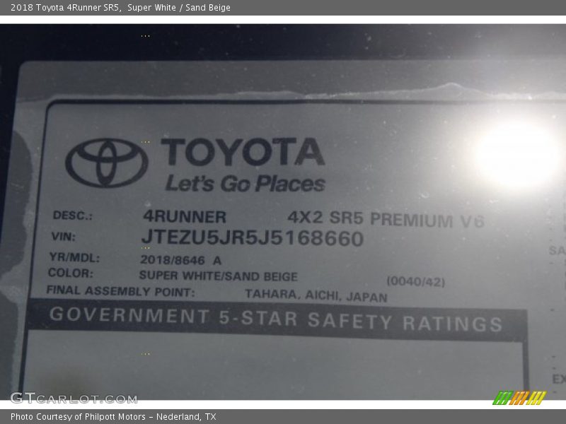 Super White / Sand Beige 2018 Toyota 4Runner SR5