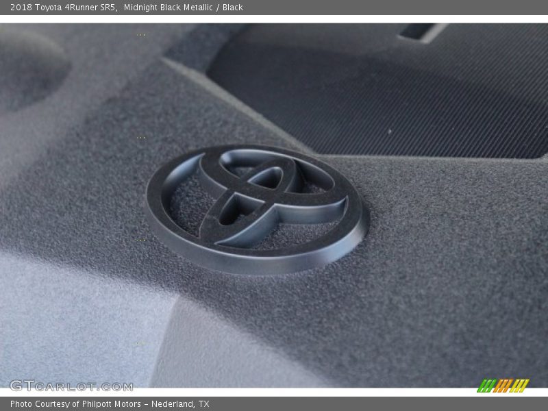 Midnight Black Metallic / Black 2018 Toyota 4Runner SR5