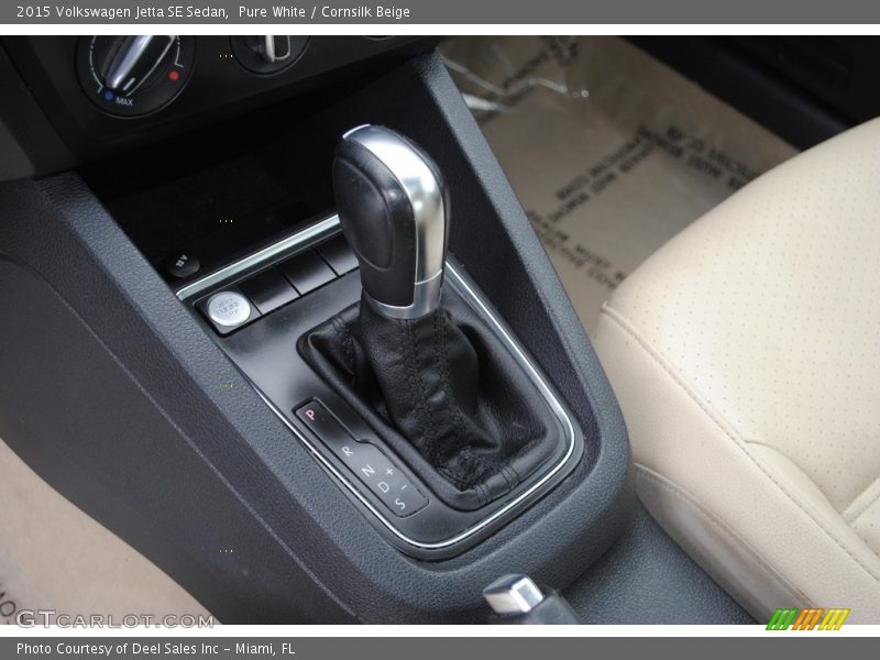 Pure White / Cornsilk Beige 2015 Volkswagen Jetta SE Sedan