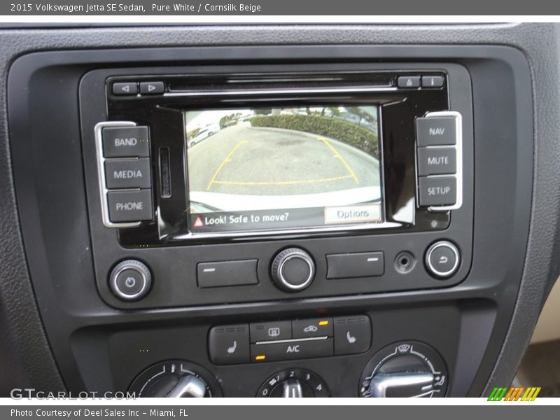 Pure White / Cornsilk Beige 2015 Volkswagen Jetta SE Sedan